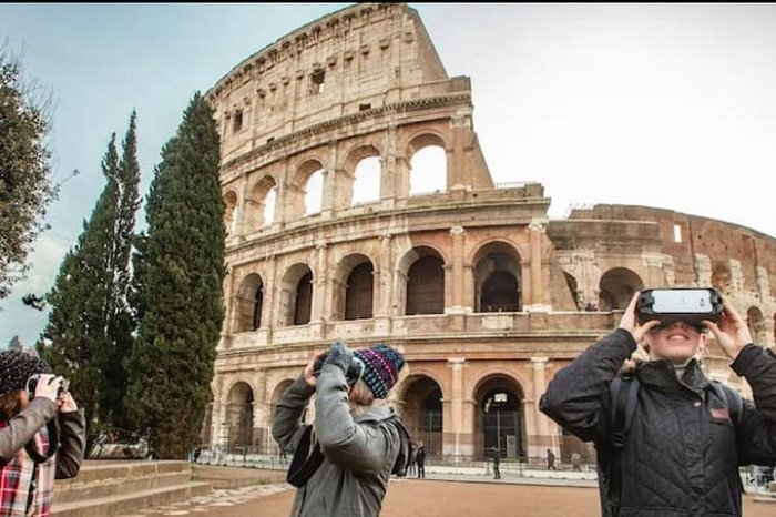 Colosseum guided tour with Virtual Reality