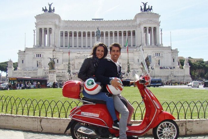 Alquiler de Vespa Primavera 125 cc en Roma 24 horas
