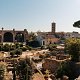 Genießen Sie den atemberaubenden Blick auf das Forum Romanum und das Kolosseum vom Palatin aus