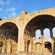 Basílica de Majencio y Constantino: en su día fue el edificio más grande del foro, y esta catedral es una maravilla de la arquitectura romana. Se eleva por encima de todos los demás edificios de la zona, por lo que es difícil no verla